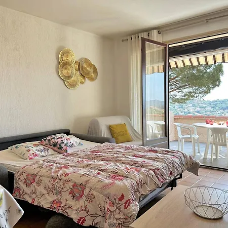 Apartment Bormes-les-mimosas: Appt Climatise, 5 Couchages, Parking, Grande Terrasse - Fr-1-251-136 Bormes-les-Mimosas