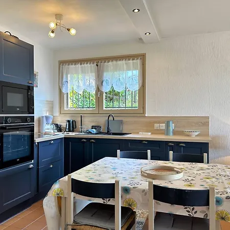 Bormes-les-mimosas: Appt Climatise, 5 Couchages, Parking, Grande Terrasse - Fr-1-251-136 * Bormes-les-Mimosas